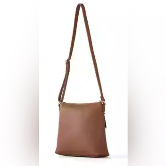 Steve Madden Handbags - Steve Madden Elegant brown Leather Shoulder Bag. NWNT.